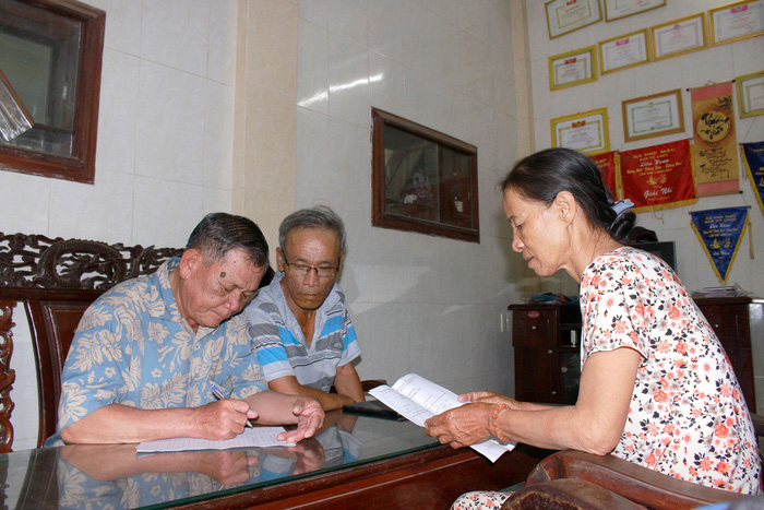 Public-spirited father, son hero of illiterate community in central Vietnam