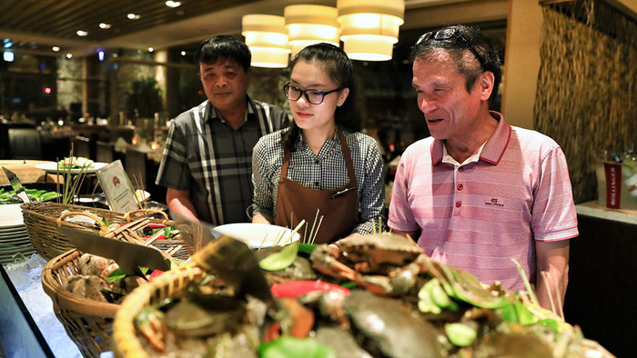 ​​Dining at five-star hotels gradually becoming a norm for Vietnamese