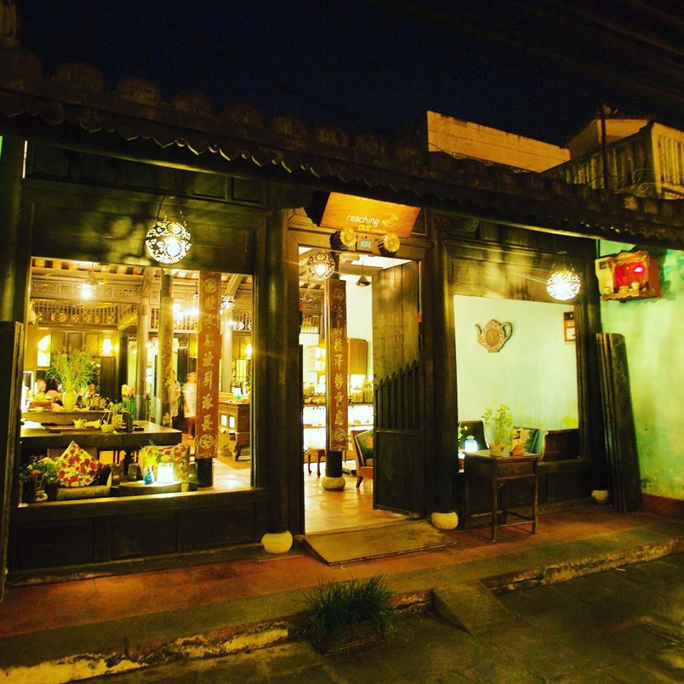 ​Enjoying the beauty of silence in this Hoi An teahouse