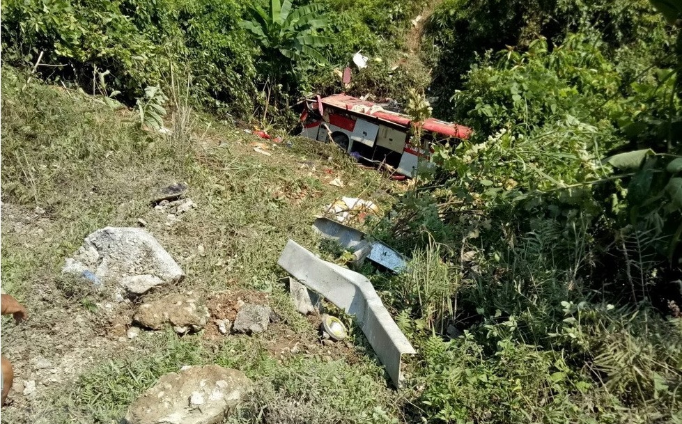 ​Four killed, 16 injured as sleeper bus plunges off cliff in northern Vietnam