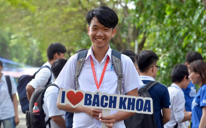 ​Vietnamese student spends hard days before attending college