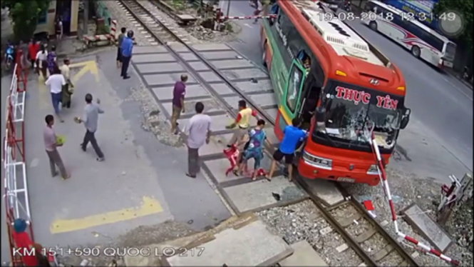 ​Passengers escape from sleeper bus in dramatic railway barrier crash in Vietnam