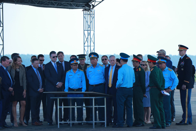U.S. Secretary of Defense James Mattis and his delegation visit the Bien Hoa Airbase on October 17, 2018. Photo: Tuoi Tre