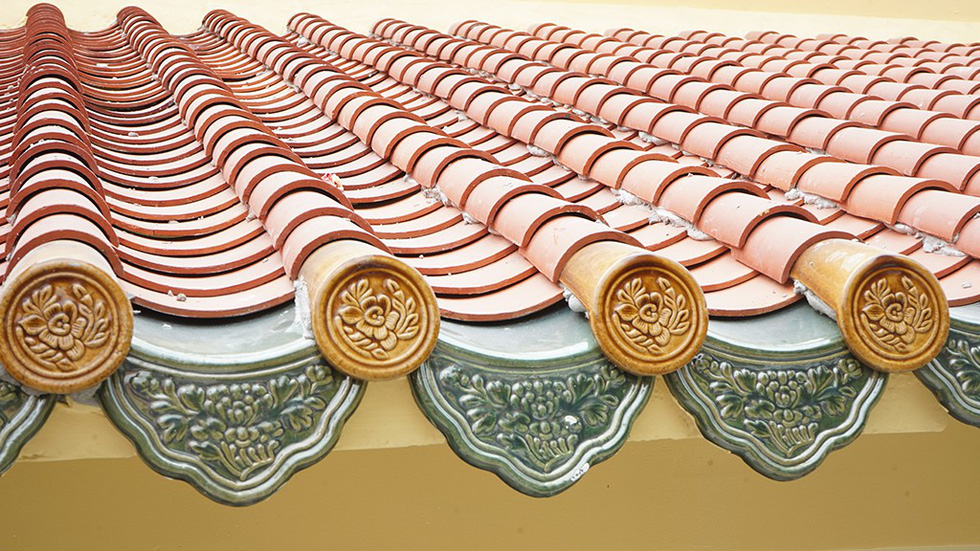 Unique multi-layered tile roofs observed at the Binh Tay Market in District 6, Ho Chi Minh City. Photo: Tuoi Tre