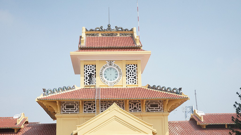 A clock tower located at the front of the Binh Tay Market in District 6, Ho Chi Minh City. Photo: Tuoi Tre