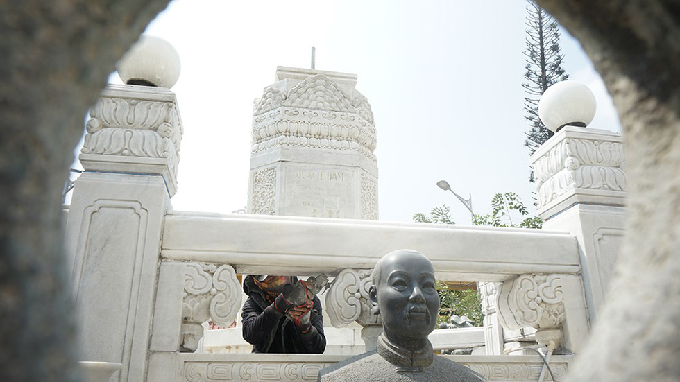 A statue of Chinese merchant Quach Dam, who funded construction of the Binh Tay Market in District 6, Ho Chi Minh City. Photo: Tuoi Tre