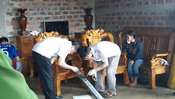 Officials investigate the scene in Ha Tinh Province, October 20, 2018. Photo: Tuoi Tre
