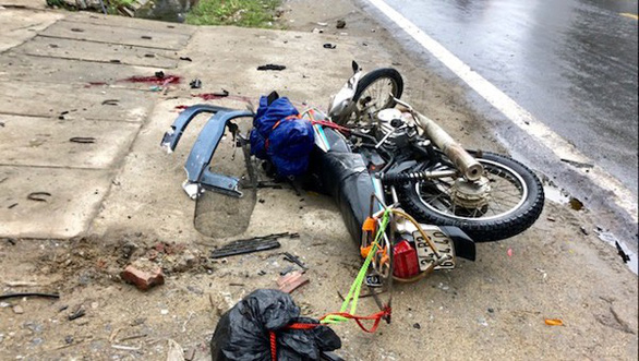 Two foreigners killed following head-on crash between truck and motorbike in Vietnam