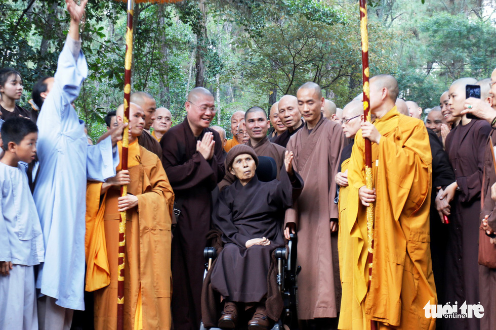 Zen master Thich Nhat Hanh returns to his first monastery in Vietnam