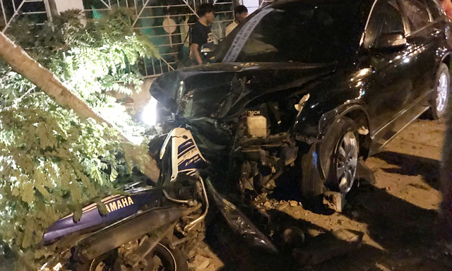 Deputy police chief crashes car into motorbikes, injuring two in southern Vietnam