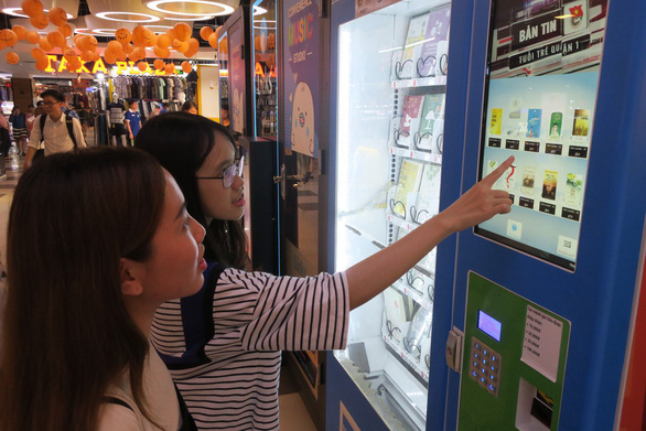 First-ever book vending machine put to use in Saigon