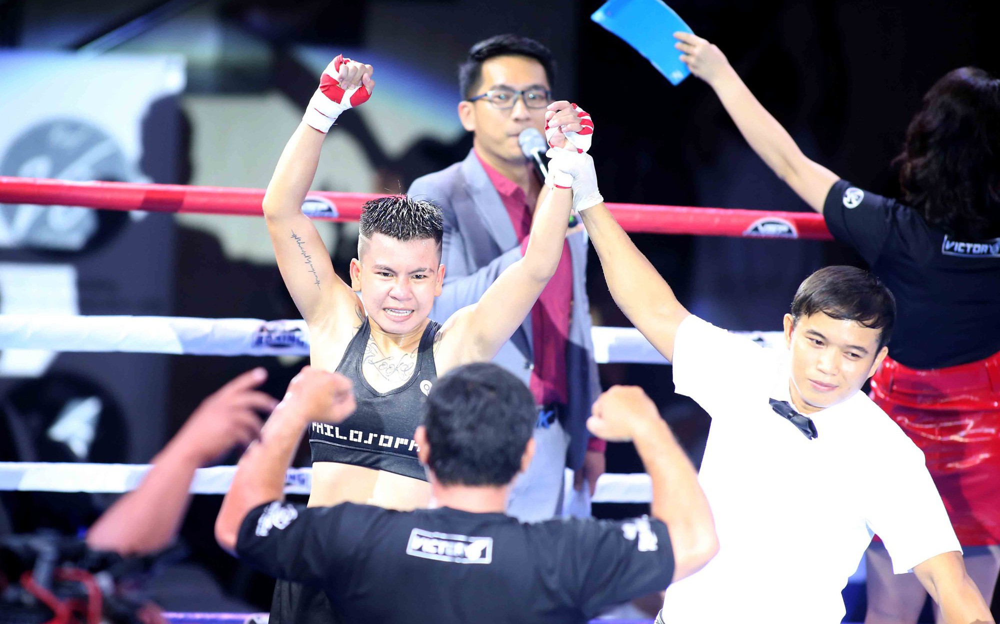 Vietnamese boxer defeats Philippine-Australian title holder in Saigon friendly tournament