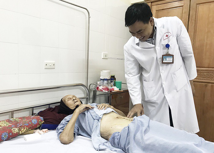 Vietnamese Doctors Remove 4kg Growth From Centenarians Ovaries Tuoi Tre News