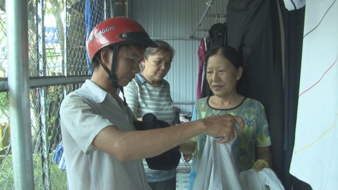 Ex-teachers offer free clothes to poor in southern Vietnam