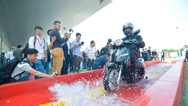 Electric motorcycles a lucrative market awaiting Vietnamese manufacturers: experts