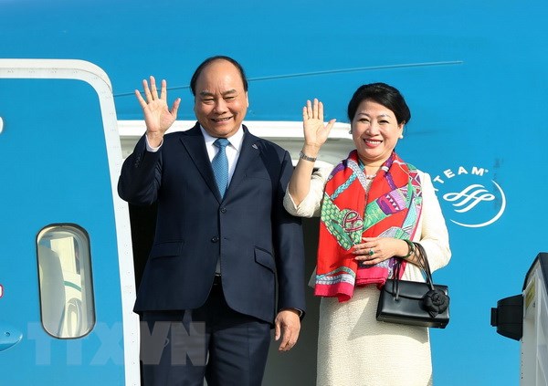Vietnam premier heads to Singapore for ASEAN Summit