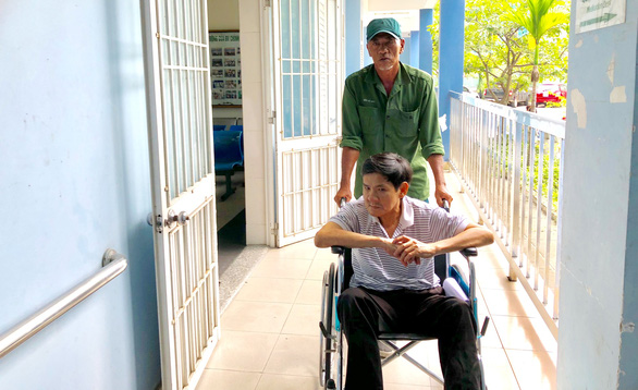 Da Nang motorbike taxi driver commands respect for unconditional care for poor passenger