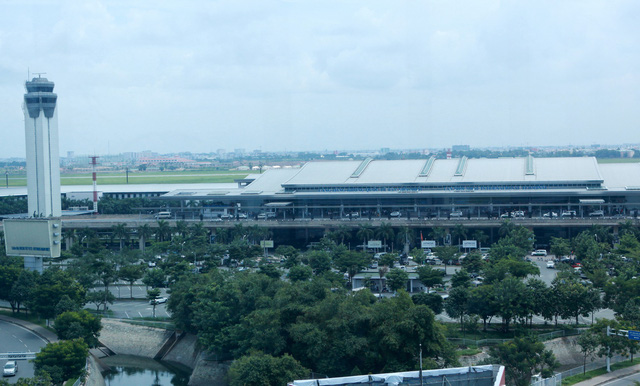 Foreigner detained at Vietnam airport over entry denial a headache for airport managers