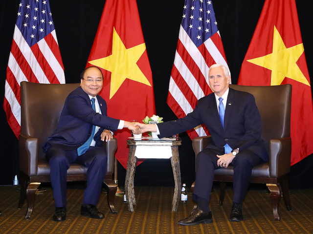 Premier talks East Vietnam Sea issue with US vice-president in Singapore