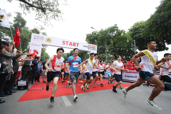 Relay marathon for traffic safety organized in Hanoi