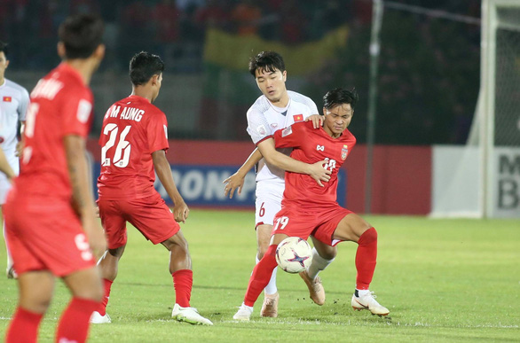 Vietnam remain unbeaten after goalless draw against Myanmar at 2018 AFF Championship