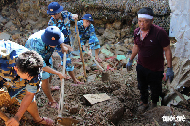 Death toll in Nha Trang landslides mounts to 17