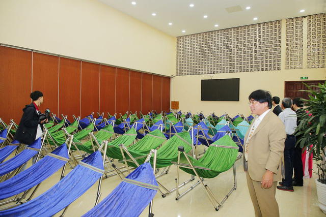 Vietnamese college creates air-conditioned snooze room for students