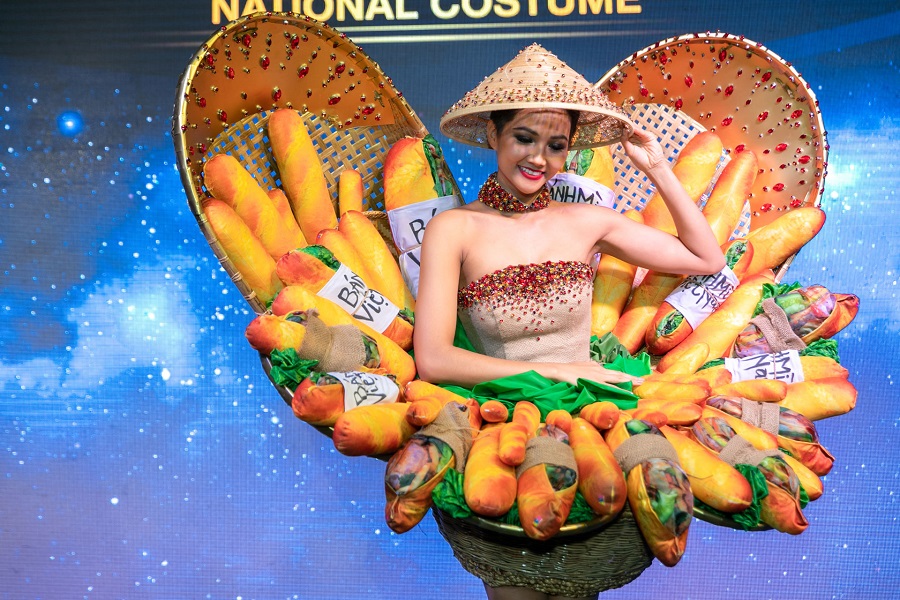 ‘Banh mi dress’ wins contest to represent Vietnam’s national costume at Miss Universe 2018