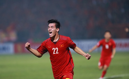 Vietnam rout Cambodia, top group to enter 2018 AFF Championship semifinals