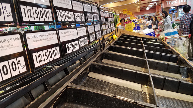 Shoppers ‘clear’ foods, vegetables off Ho Chi Minh City supermarket shelves after historic rain