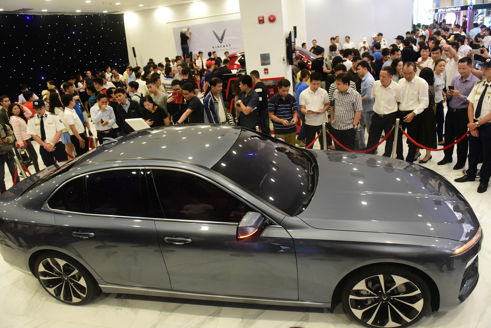 VinFast’s first made-in-Vietnam cars receive warm welcome in Ho Chi Minh City
