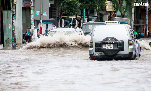 Ho Chi Minh City exerts efforts to deal with aftermath of Usagi-triggered downpour