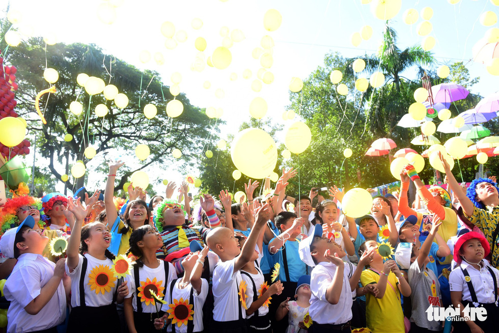 Sunflower ‘blooms’ in Ho Chi Minh City fest to support children with cancer