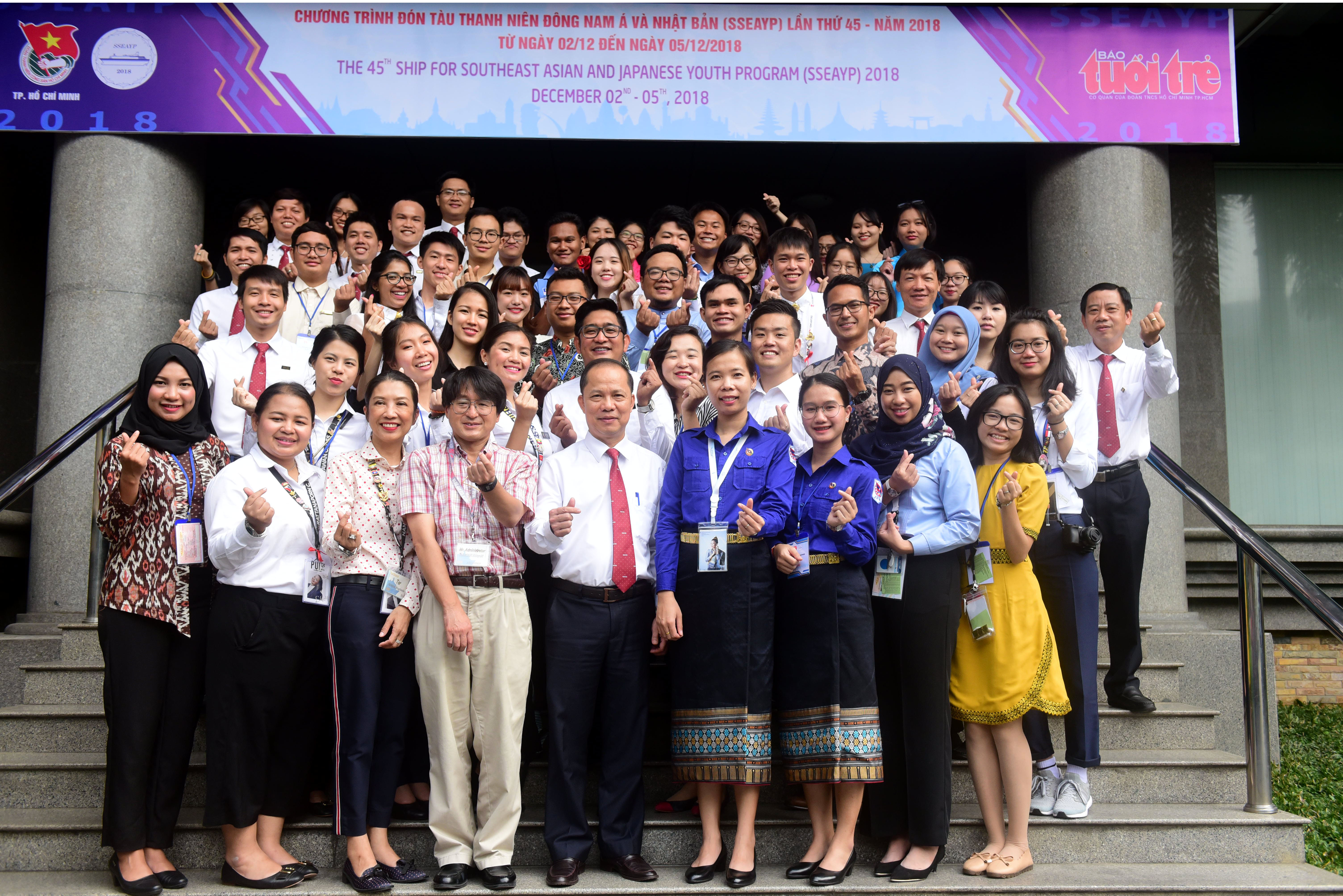 SSEAYP 2018 ambassadors visit Tuoi Tre Newspaper