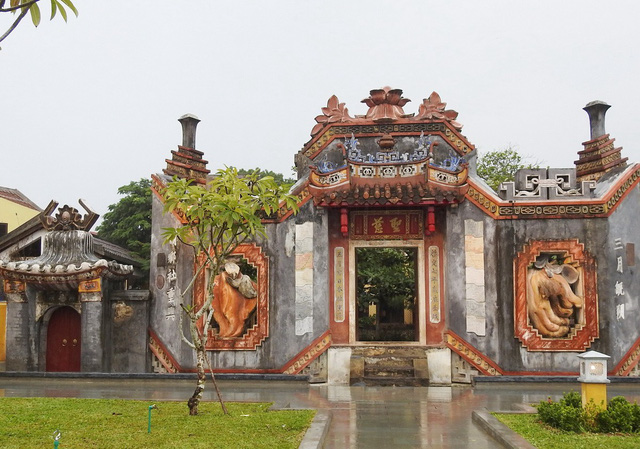 Hoi An adds 400-year-old temple gate to attraction list