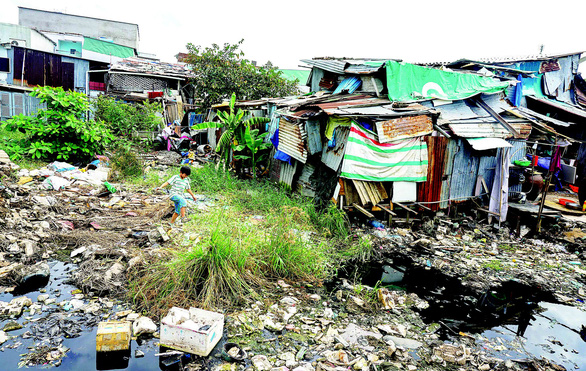 Canals encroached on by houses, blocked by garbage in Ho Chi Minh City