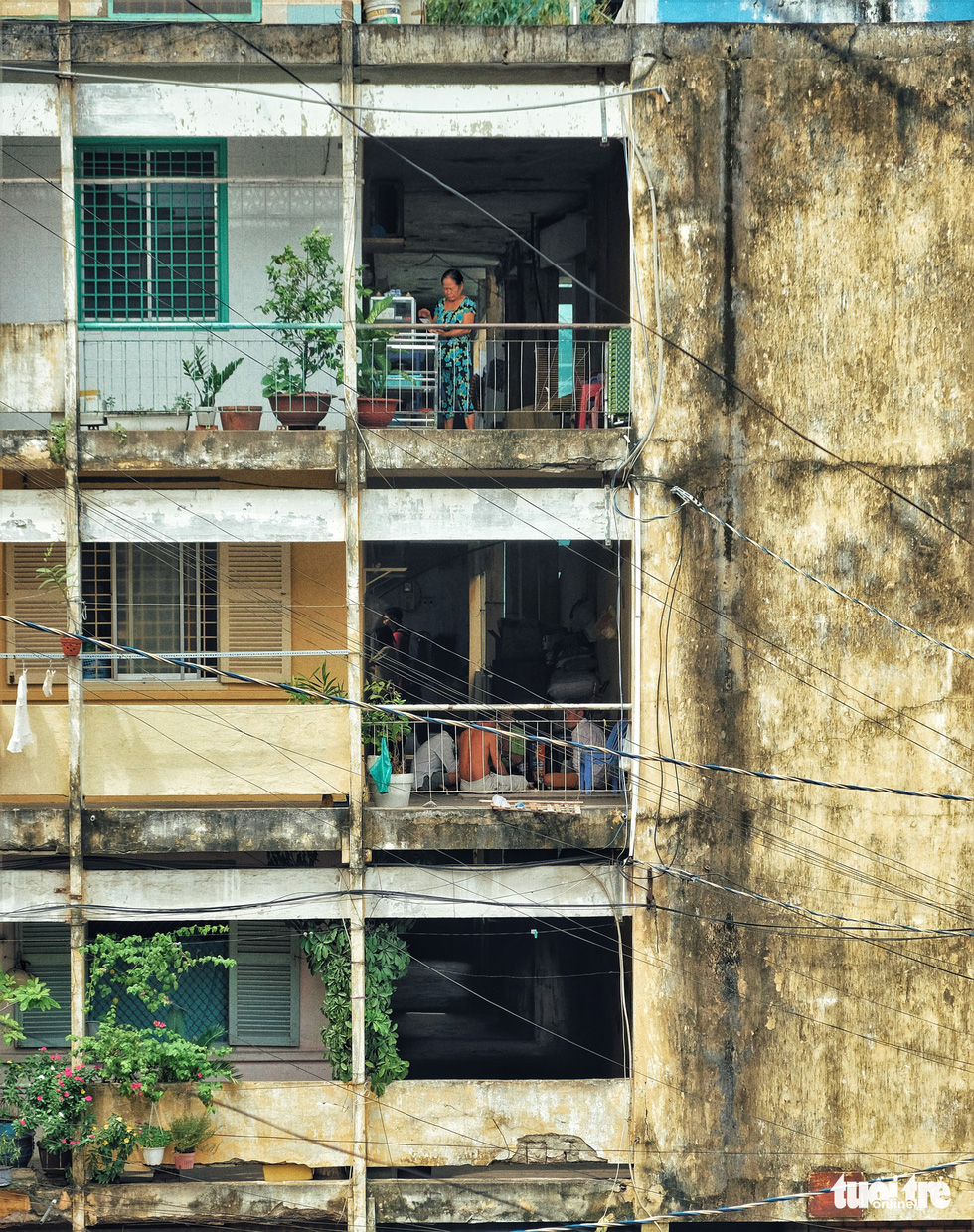 Images of a dilapidated apartments in Ho Chi Minh City