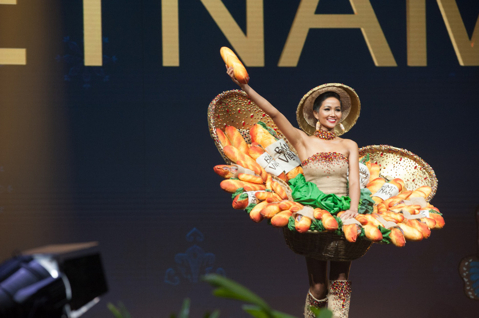 National Costumes Design wore by Vietnam's Miss Universe Contestant 2015