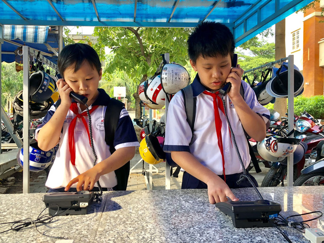 Ho Chi Minh City schools apply old-fashioned measures to curb smartphone use