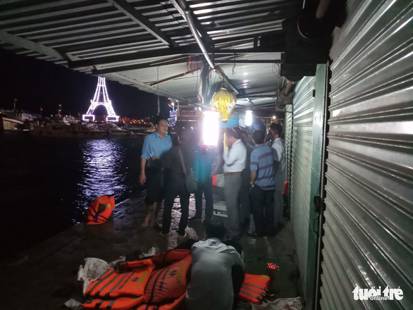 Vietnamese guide, foreign tourist killed after speedboat capsizes off Nha Trang