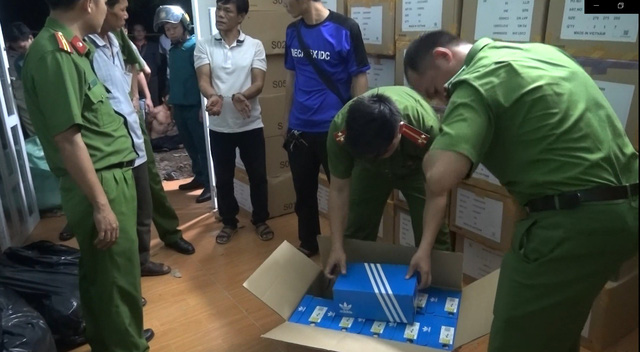 Nine captured for stealing branded clothes from container trucks in southern Vietnam