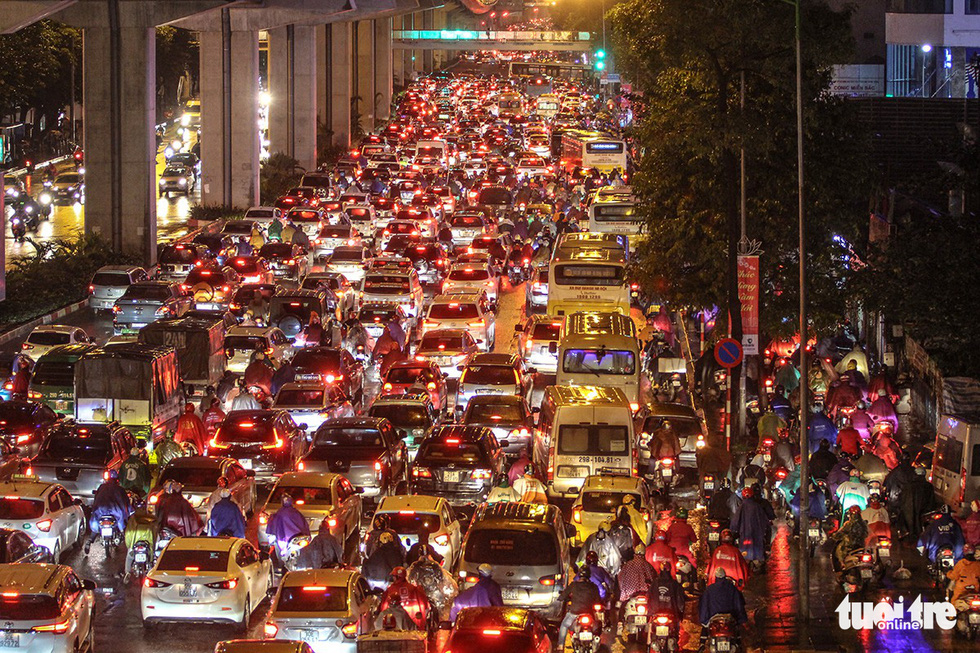 Hanoi streets congested as New Year travel rush begins