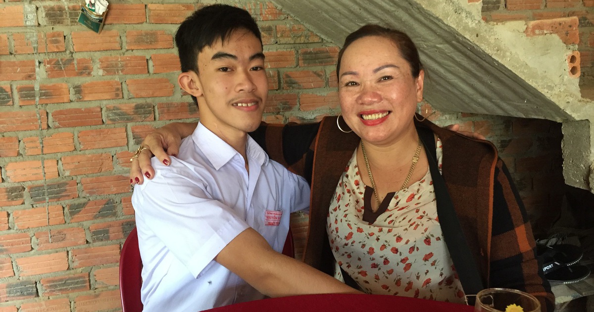 Vietnamese student selflessly returns $2,100 to rightful owner