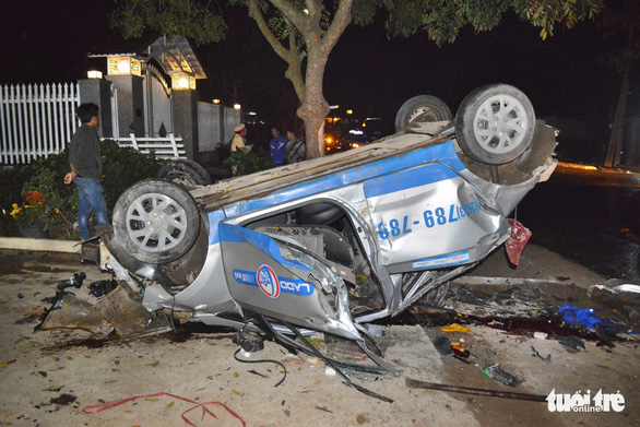 Three dead as taxi with apparently drunk driver overturns in Vietnam’s Central Highlands