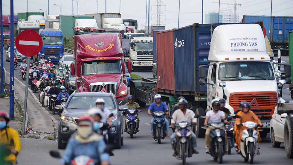 Vietnam transport official moots separate lane for heavy trucks following deadly crash