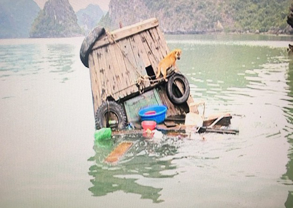 Hawkers sink own boats to dodge authorities’ punishment in Ha Long Bay