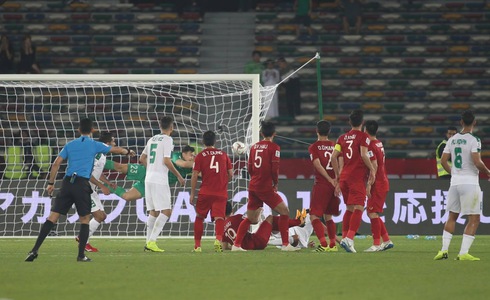 Late Iraq goal steals draw for brave Vietnam in Asian Cup opener