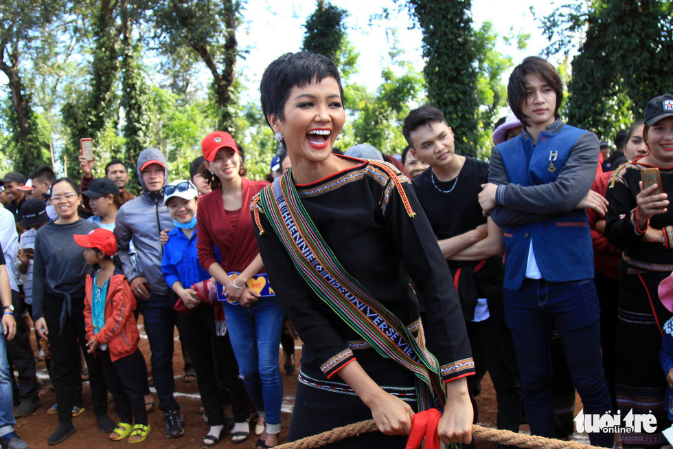 Vietnamese beauty queen revisits hometown after Miss Universe top-five finish