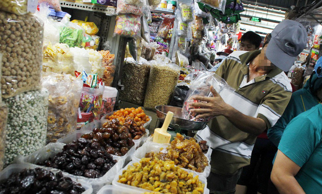 Vietnamese Tet holiday markets flooded with mislabeled jams, dried fruits from China