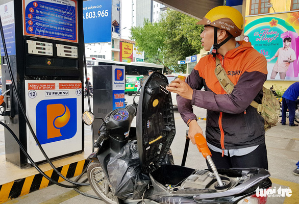 Self-service launched at 11 Petrolimex gas stations in Ho Chi Minh City